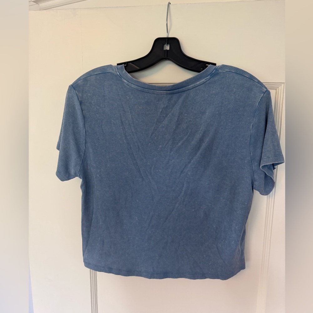 American Eagle Women's Extra Small (XS) Soft & Sexy V-Neck Blue Ribbed Crop Top - Picture 2 of 4